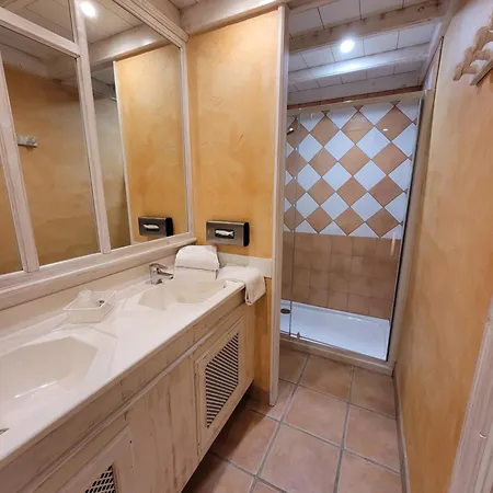 Domaine La Grande Bruyere Отель Touffreville (Calvados)