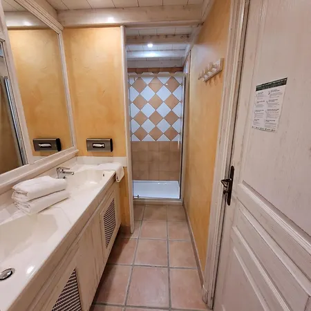 Отель Domaine La Grande Bruyere