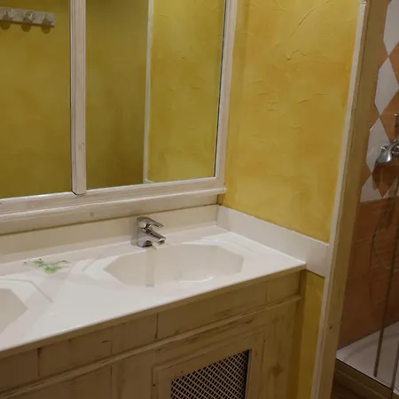 Domaine La Grande Bruyere Отель *